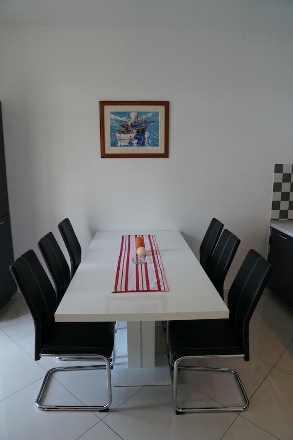 Sesar Apartments Krk - No. 2 Vinko 克尔克 外观 照片