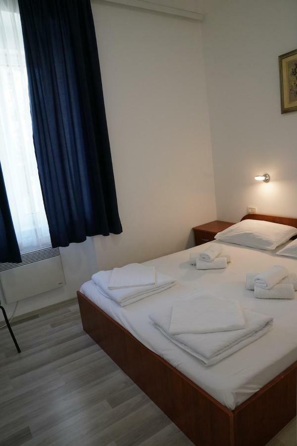 Sesar Apartments Krk - No. 2 Vinko 克尔克 外观 照片