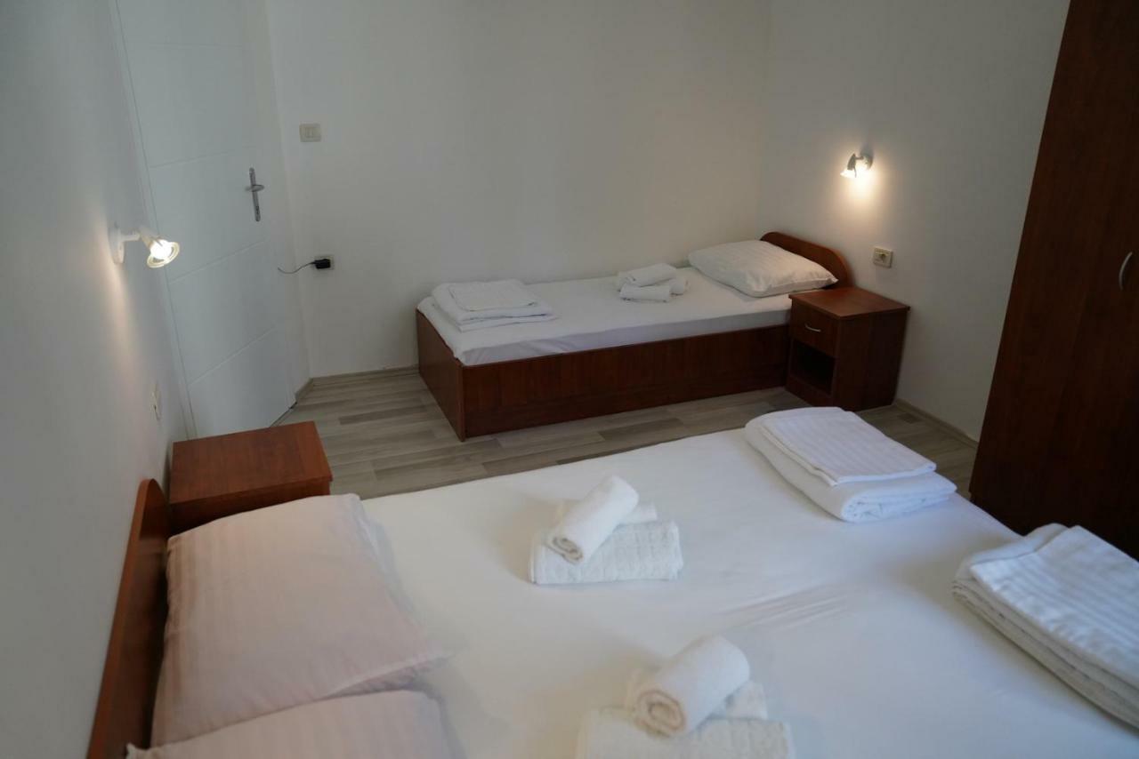 Sesar Apartments Krk - No. 2 Vinko 克尔克 外观 照片