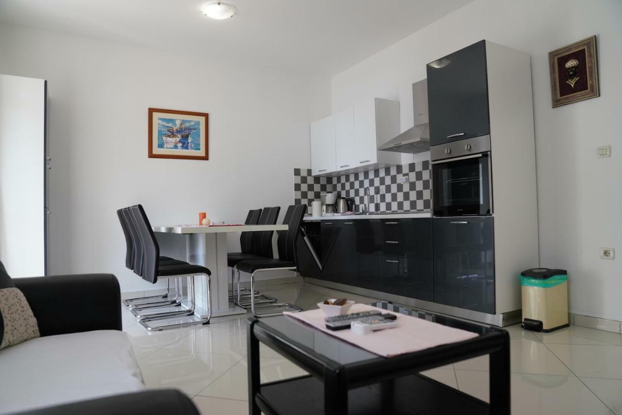 Sesar Apartments Krk - No. 2 Vinko 克尔克 外观 照片