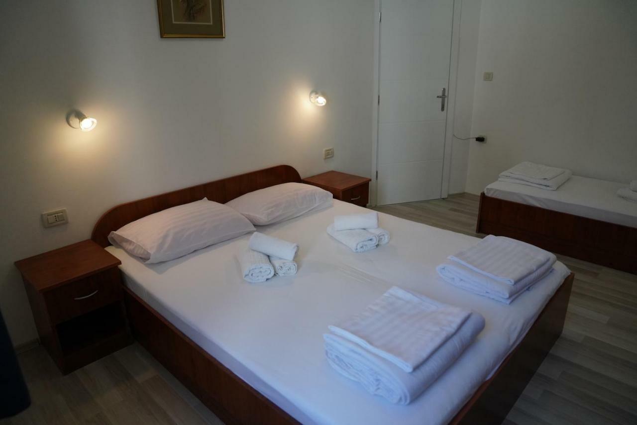 Sesar Apartments Krk - No. 2 Vinko 克尔克 外观 照片